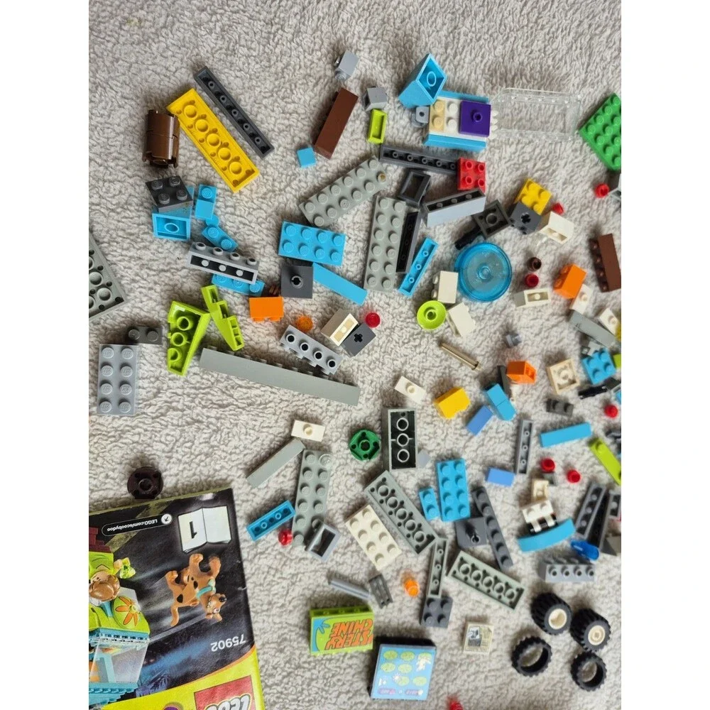 LEGO Scooby-Doo 75902 The Mystery Machine Incomplete Parts Lot w/ Instructions